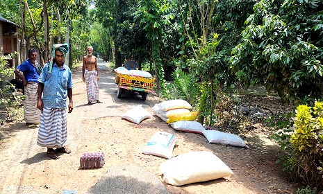 সংস্কারের অভাবে পাকা রাস্তার বেহাল অবস্থা, ভোগান্তিতে দুই গ্রামের মানুষ