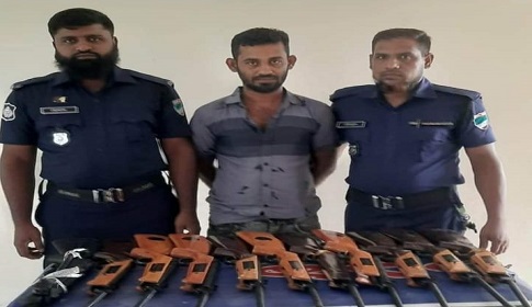 সাতক্ষীরায় ১১টি ভারতীয় এয়ারগানসহ চোরাচালানী গ্রেপ্তার