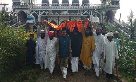 সাইফিয়া দরবার শরীফে আজমীর শরীফের একান্ত খাদেমের আগমন ও গিলাফ প্রদান