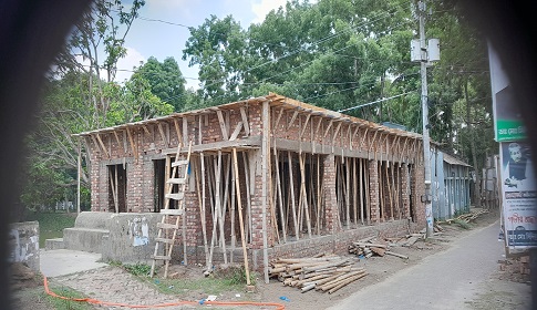 বড়াইগ্রামে ঠিকাদারদের চাঁদায় নির্মিত হচ্ছে প্রকৌশলী অফিস! 