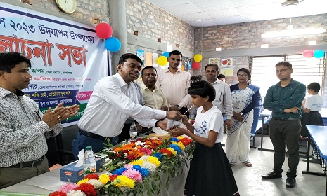 বিশ্ব দুগ্ধ দিবসে গোপালগঞ্জে ৩০০ শিশুকে খাওয়ানো হলো দুধ