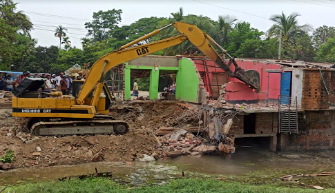 শ্যামনগরে দীর্ঘদিন বন্ধ থাকার পর আবারো শুরু হয়েছে যমুনা খননের কাজ