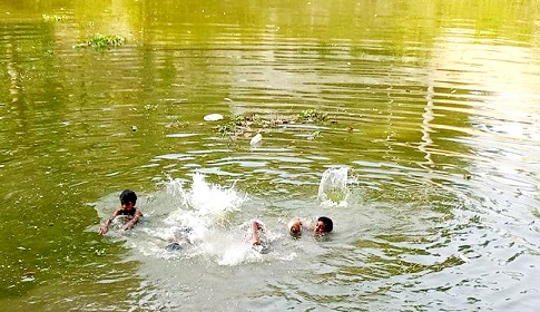 তীব্র দাবদাহে পুড়ছে ঈশ্বরদী
