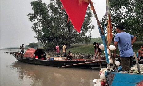 সুন্দরবনে নিষেধাজ্ঞা অমান্য করে মৎস্য আহরণ, ৭ নৌকাসহ ১৮ জেলে আটক