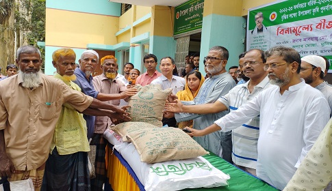 আদমদীঘিতে কৃষকদের মাঝে বিনামূল্যে বীজ-সার বিতরণ