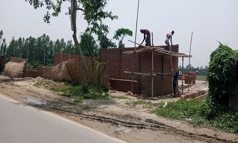 শ্রীনগরে আ'লীগ নেতার ছত্রছায়ায় আবারও সরকারি জলাধার ভরাটের অভিযোগ