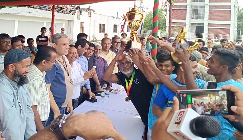 শ্রীনগরে বঙ্গবন্ধু গোল্ডকাপ ফুটবলে চ্যাম্পিয়ন তন্তর ইউনিয়ন 