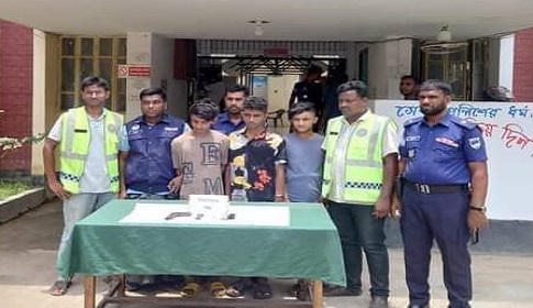 শালিখায় বিদেশি পিস্তলসহ ৩ কিশোর আটক 