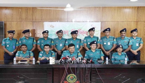 চট্টগ্রামে মারামারির নাটক সাজিয়ে ১০ লাখ টাকা ছিনতাই, গ্রেপ্তার ৪