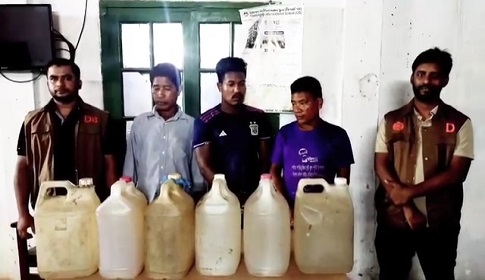 কাপ্তাই হ্রদে ডিবি পুলিশের অভিযান, চোলাই মদসহ আটক ৩
