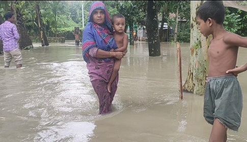 কুড়িগ্রামে কমতে শুরু করছে নদ নদীর পানি, পানিবন্দি ৩০ হাজার মানুষ