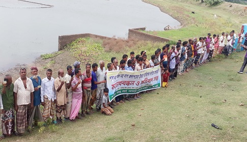 নওগাঁর মান্দায় উন্মুক্ত বিলের ইজারা বাতিলের দাবি জেলেদের