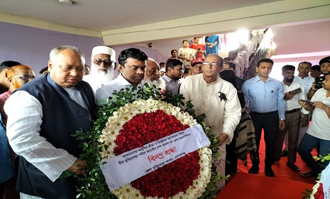 গোপালগঞ্জে শেখ কামালের প্রতি জন্মদিনের শ্রদ্ধা জানাতে মানুষের ঢল