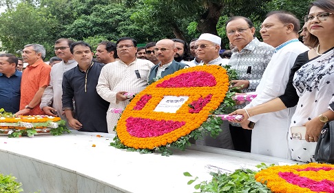 জাতির পিতা সমাধিতে বাংলাদেশ সাংবাদিক ইউনিয়নের শ্রদ্ধা