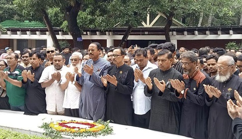 বঙ্গমাতার জন্মবার্ষিকীতে টুঙ্গিপাড়ায় জাতির পিতার সমাধিতে শ্রদ্ধা 