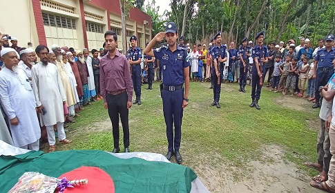 মহম্মদপুরে মুক্তিযোদ্ধার রাষ্ট্রীয় মর্যাদায় দাফন 