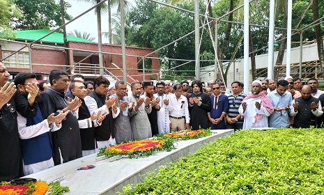 জাতির পিতার সমাধিতে আওয়ামী মুক্তিযোদ্ধা প্রজন্ম লীগের শ্রদ্ধা
