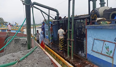 শ্রীনগরে ড্রেজার উচ্ছেদ অভিযানে ৫ লাখ টাকা অর্থদণ্ড