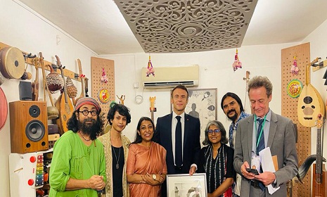 ‘ফরাসি প্রেসিডেন্ট গানের মানুষ’
