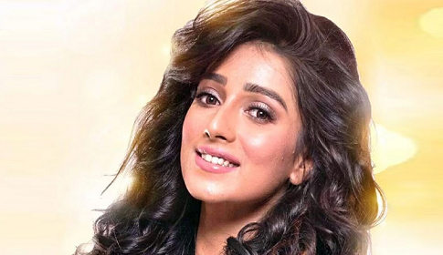 সিনেমার শুটিং ফেলে যাওয়া নিয়ে মুখ খুললেন সায়ন্তিকা