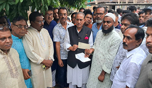 ভাঙ্গায় অ্যাম্বুলেন্স বিস্ফোরণে ৮ নিহতের পরিবারকে প্রধানমন্ত্রীর আর্থিক অনুদানের চেক বিতরণ করলেন আব্দুর রহমান
