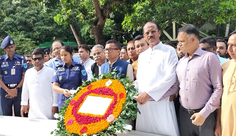 বঙ্গবন্ধুর সমাধিতে পানি সম্পদ মন্ত্রণালয়ের উপমন্ত্রীর শ্রদ্ধা