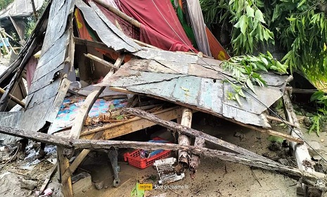 মুকসুদপুরে ১ মিনিটের টর্নেডোতে ৭০ টি বাড়িঘর বিধ্বস্ত