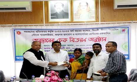গোপালগঞ্জে ক্যন্সারসহ ৬টি জটিল রোগে আক্রান্তরা পেল প্রধানমন্ত্রীর চিকিৎসা সহায়তার চেক