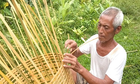 ভালো নেই বাঁশ-বেতের কারিগররা, হারিয়ে যাচ্ছে শিল্প