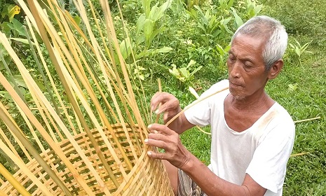 ভালো নেই বাঁশ-বেতের কারিগররা, হারিয়ে যাচ্ছে শিল্প