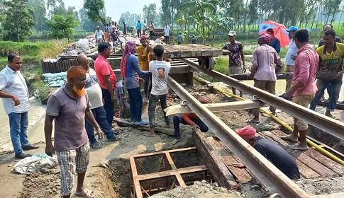 কুড়িগ্রামে ২৩ ঘণ্টা পর রেল যোগাযোগ স্বাভাবিক