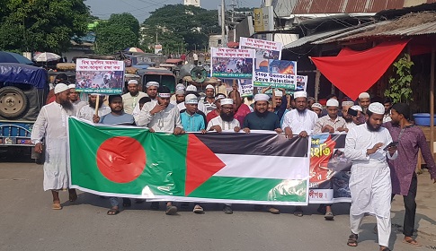 ফিলিস্তিনিদের ওপর ইসরাইলের বর্বর হামলার প্রতিবাদে শ্রীনগরে বিক্ষোভ মিছিল