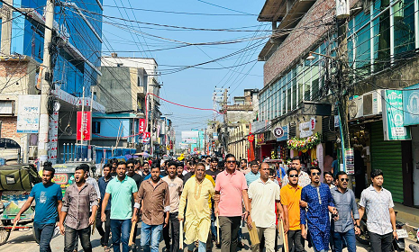 সীতাকুণ্ডে ছাত্রলীগ সভাপতি শিহাবের নেতৃত্বে হরতাল বিরোধী মিছিল