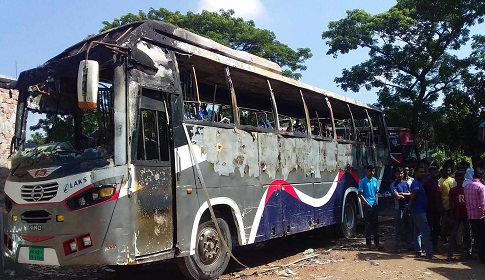 কেন্দুয়ায় গভীর রাতে বাসে আগুন
