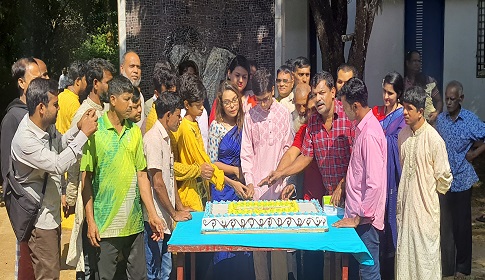 নুহাশপল্লীতে হুমায়ূন আহমেদের জন্মদিন পালন