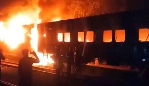 যমুনা ট্রেনে আগুনের ঘটনায় অজ্ঞাত আসামিদের বিরুদ্ধে মামলা