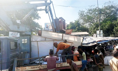 ঈশ্বরদীতে আগাম সরানো হচ্ছে প্রচার-প্রচারণার সামগ্রী