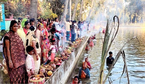 সূর্য্য পূজায় ঈশ্বরদীতে উৎসবমূখর পরিবেশ