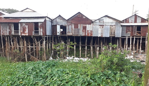 শ্রীনগরের কাঠপট্টি সংলগ্ন খাল যেন ময়লার ভাগাড়