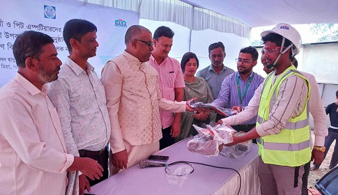 জামালপুরে বর্জ্য সংগ্রহকারী ও পিট এম্পটিয়ারদের স্বাস্থ্য সুরক্ষা কর্মশালা