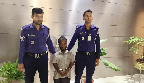 তিন ফুটের মফিজ ডিবি পরিচয়ে দেখান মামলার ভয়