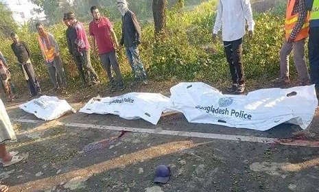 মিরসরাইয়ে বেপরোয়া লরি কেড়ে নিলো ৩ শ্রমিকের প্রাণ