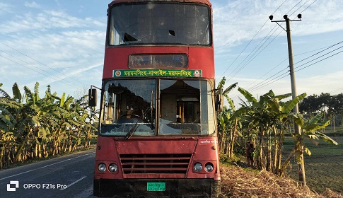 গৌরীপুরে বিআরটিসি বাস ভাঙচুর, আহত ৩