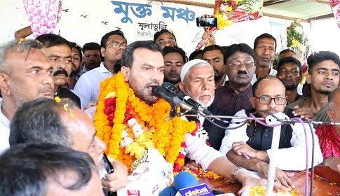 ঈশ্বরদীতে জনগণের ভালোবাসায় সিক্ত হলেন নৌকার নতুন মাঝি গালিব শরীফ
