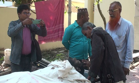 গোপালগঞ্জে চোর সন্দেহে যুবককে পিটিয়ে হত্যা