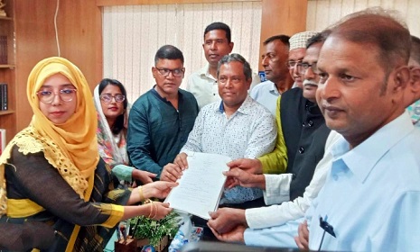 মনোনয়নপত্র জমা দিলেন মির্জা আজম এমপি