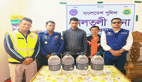 বরগুনায় ২০ লিটার চোলাই মদ সহ আটক ২