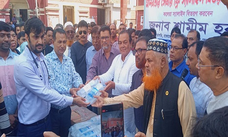 ফরিদপুরে মানবতার সেবায় ফ্রি কলেরা স্যালাইন বিতরণ