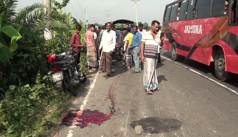 বাগেরহাটে ত্রিমুখী সংঘর্ষে দুই মোটরসাইকেল আরোহী নিহত