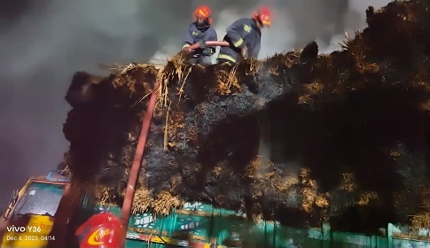 কালিয়াকৈরে ৩৬ ঘণ্টায় দুটি ট্রাক ও একটি বাসে আগুন